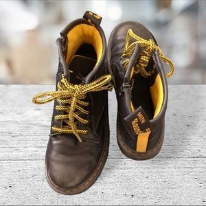 dr. martens childs black panel zip up boots size US1